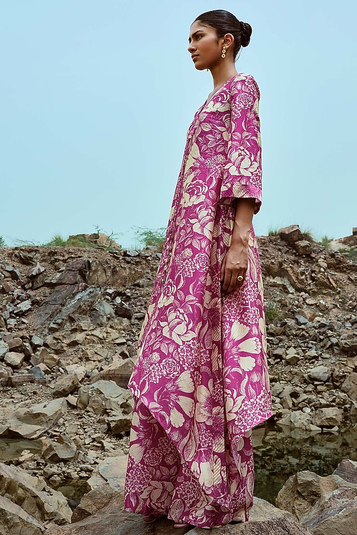 Fuchsia Bemberg Silk Embellished Kurta Set by Sana Barreja at Pernia's Pop Up Shop