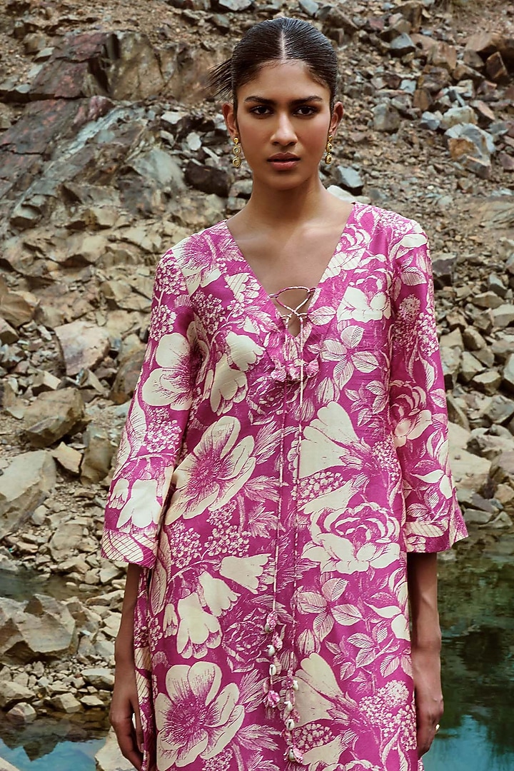 Fuchsia Bemberg Silk Embellished Kurta Set by Sana Barreja at Pernia's Pop Up Shop