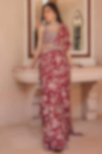 Fuchsia Printed Saree Set With Belt by Sana Barreja