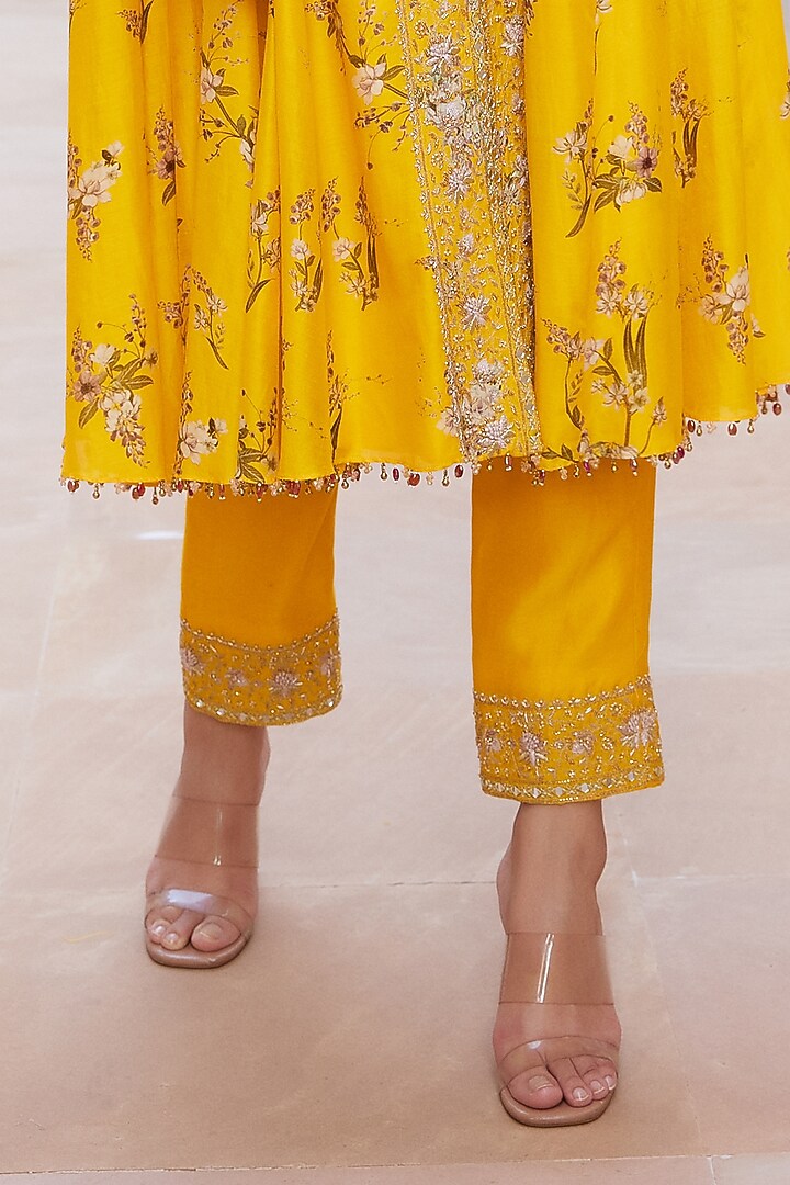 Yellow Printed Kurta Set by Sana Barreja at Pernia's Pop Up Shop