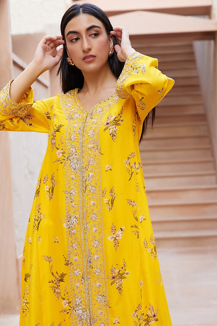 Yellow Printed Kurta Set by Sana Barreja at Pernia's Pop Up Shop