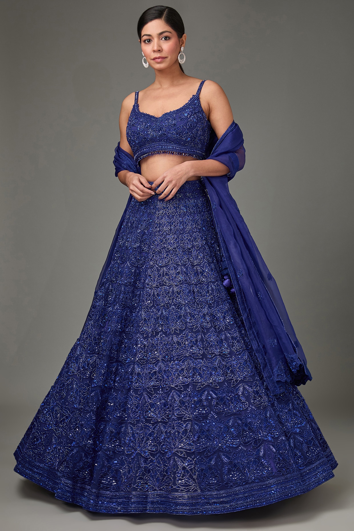 Chic Royal Blue Outfits For This Cozy Festive Season
