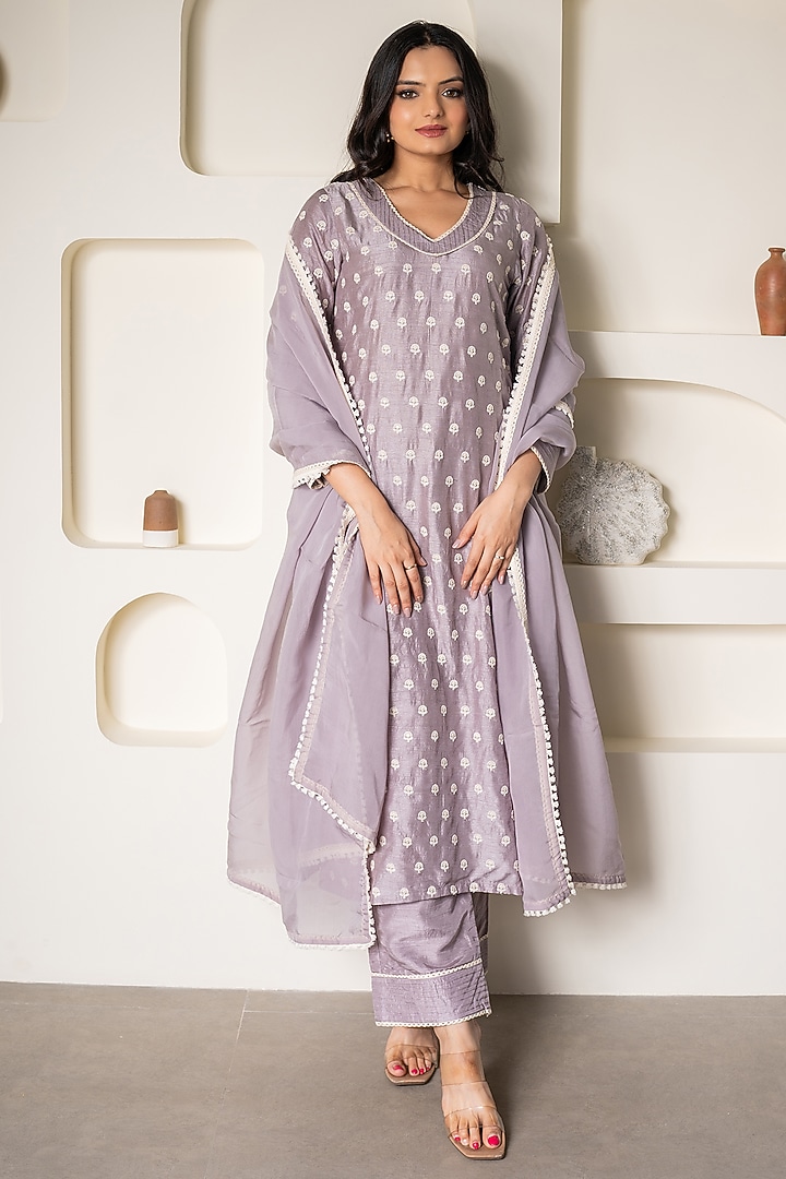 Grey Silk Thread Embroidered Kurta Set by Saangi at Pernia's Pop Up Shop