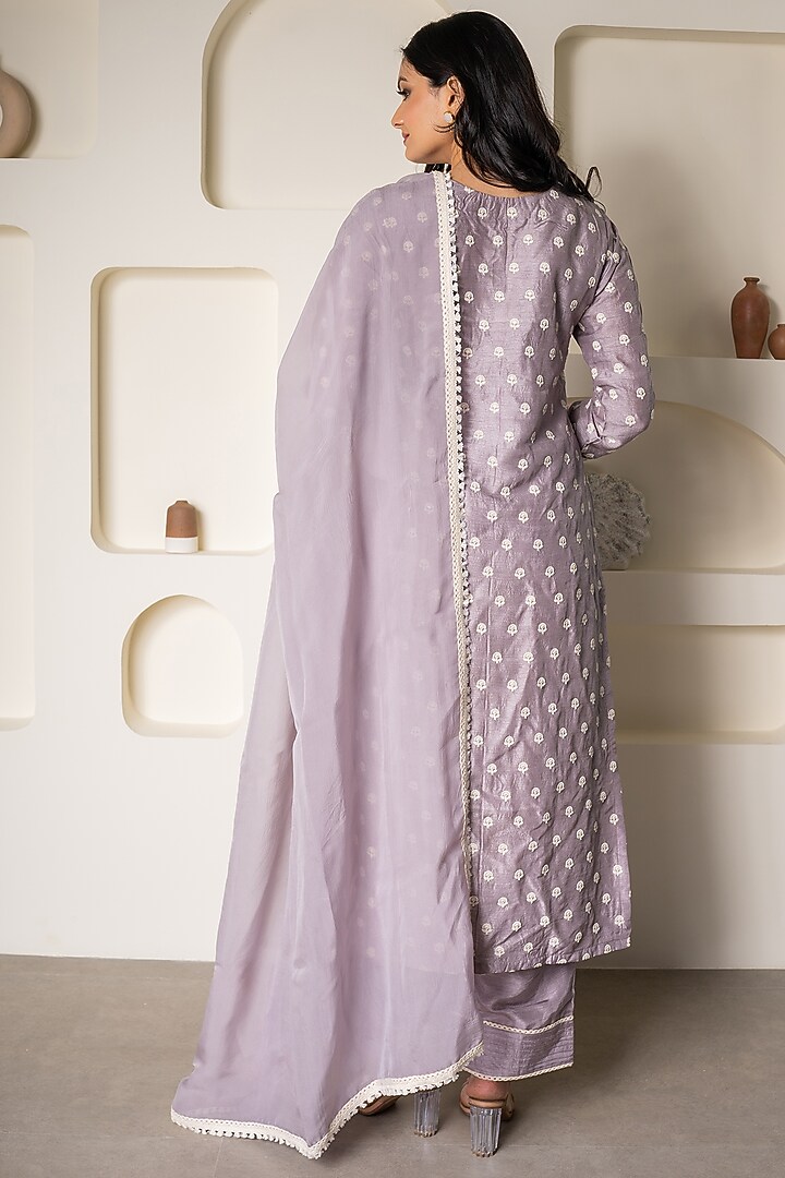 Grey Silk Thread Embroidered Kurta Set by Saangi at Pernia's Pop Up Shop