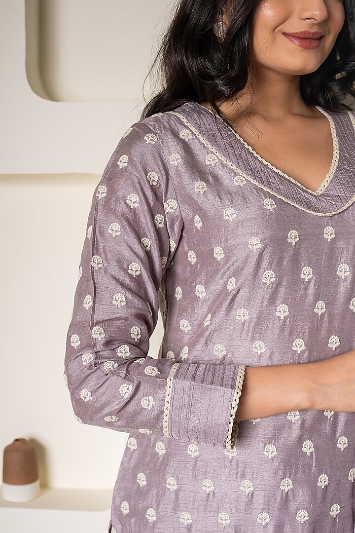 Grey Silk Thread Embroidered Kurta Set by Saangi at Pernia's Pop Up Shop