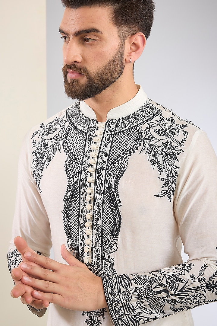 White Chanderi Silk Thread Embroidered Kurta Set by SANCHIT SHARMA at Pernia's Pop Up Shop