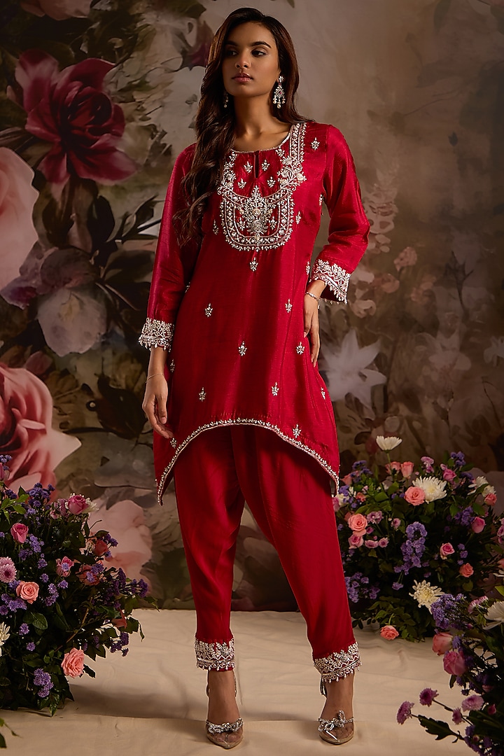 Red Silk Hand Embroidered Kurta Set by Saniya Sharma at Pernia's Pop Up Shop