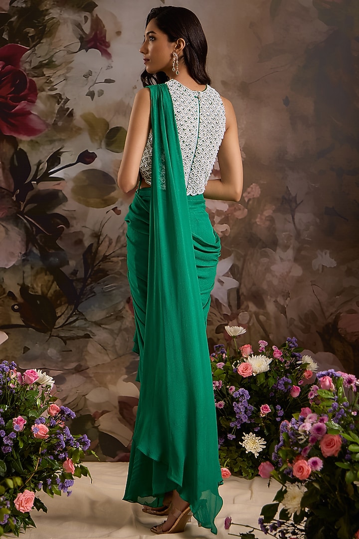 Emerald Green Chiffon Pre-Draped Wedding Saree Set by Saniya Sharma at Pernia's Pop Up Shop