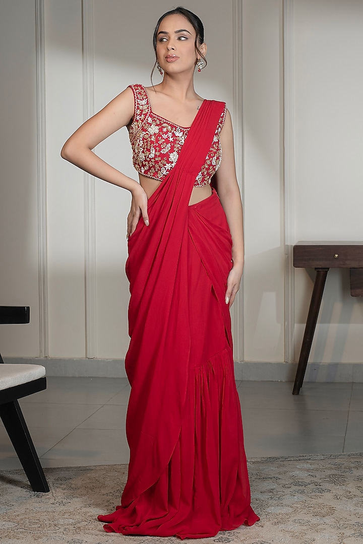 Red Georgette Pre-Draped Saree Set by Saniya Sharma at Pernia's Pop Up Shop