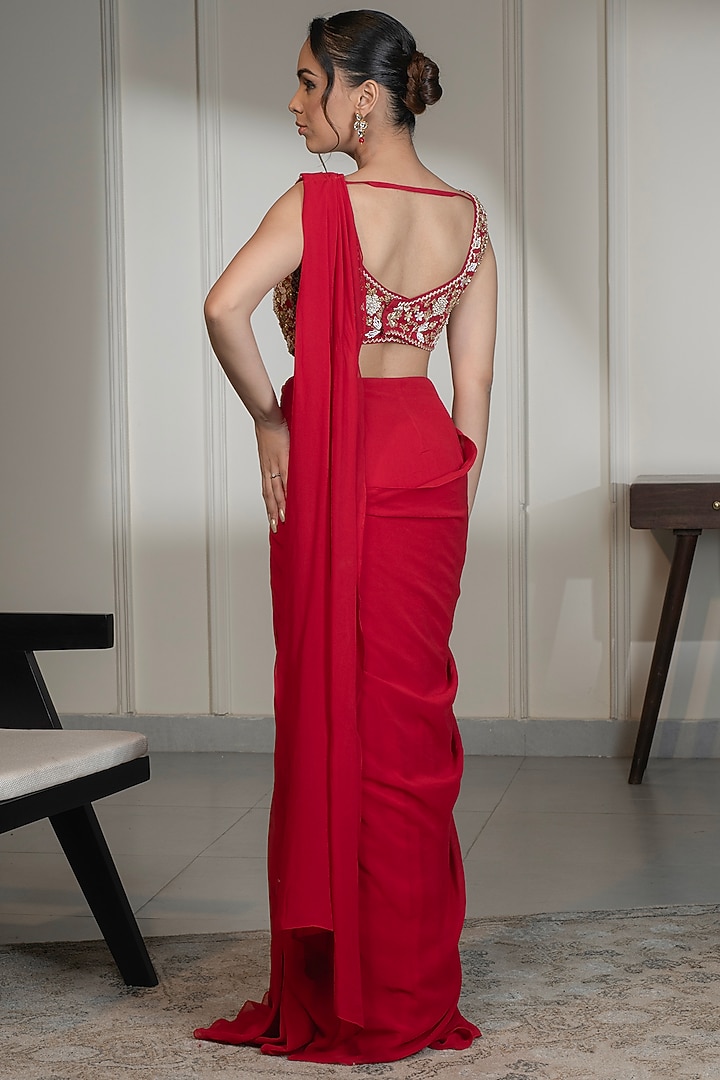 Red Georgette Pre-Draped Party Wear Saree Set by Saniya Sharma at Pernia's Pop Up Shop