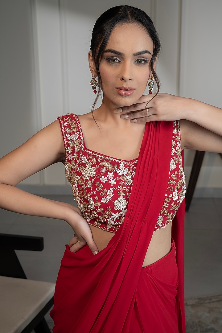 Red Georgette Pre-Draped Party Wear Saree Set by Saniya Sharma at Pernia's Pop Up Shop