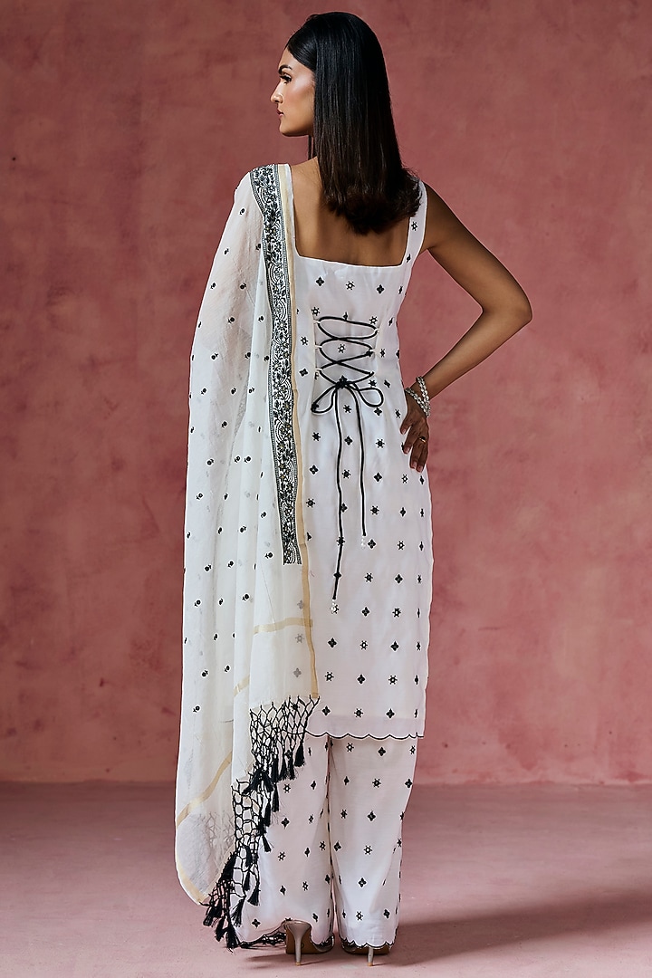 White Cotton Embroidered Kurta Set by Saanjh by Lea at Pernia's Pop Up Shop