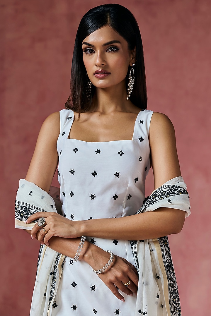 White Cotton Embroidered Kurta Set by Saanjh by Lea at Pernia's Pop Up Shop