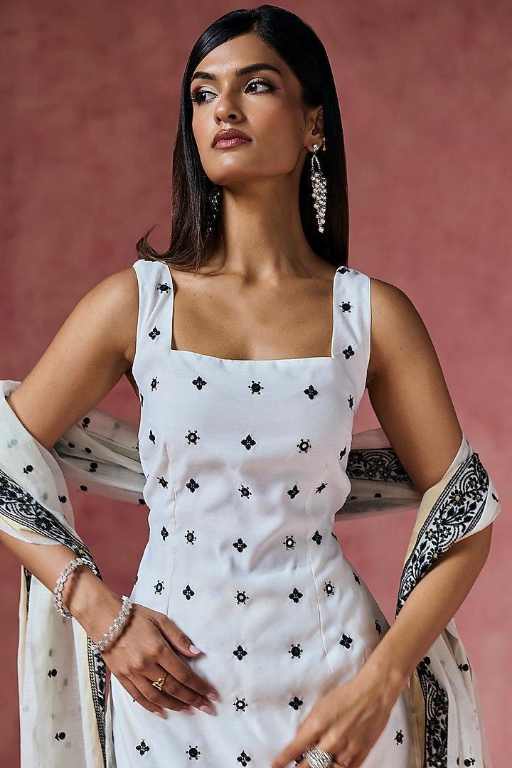 White Cotton Embroidered Kurta Set by Saanjh by Lea at Pernia's Pop Up Shop