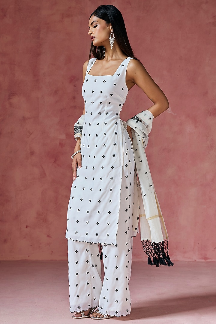 White Cotton Embroidered Kurta Set by Saanjh by Lea at Pernia's Pop Up Shop