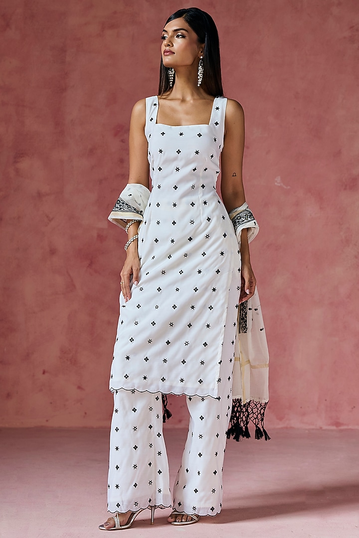 White Cotton Embroidered Kurta Set by Saanjh by Lea at Pernia's Pop Up Shop