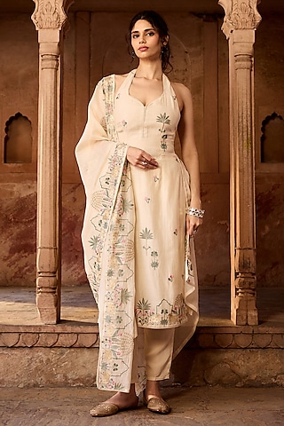 Off-White Mulmul Thread Embroidered Kurta Set by Saanjh by Lea