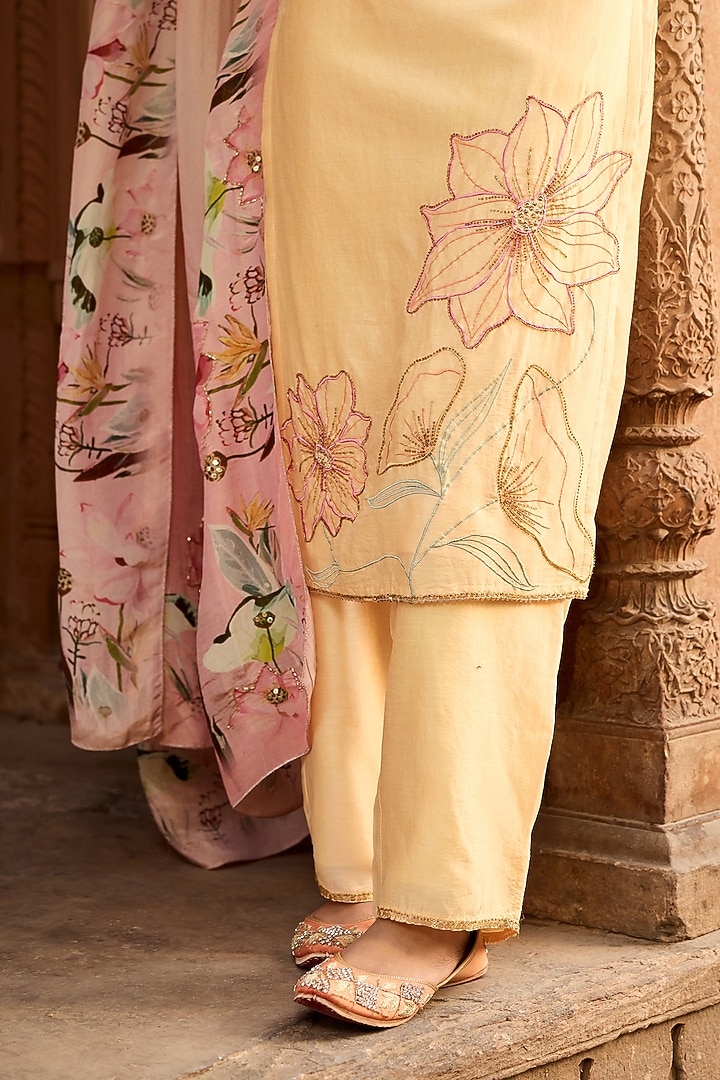 Yellow Chanderi Placement Motif Embroidered Kurta Set by Saanjh by Lea at Pernia's Pop Up Shop