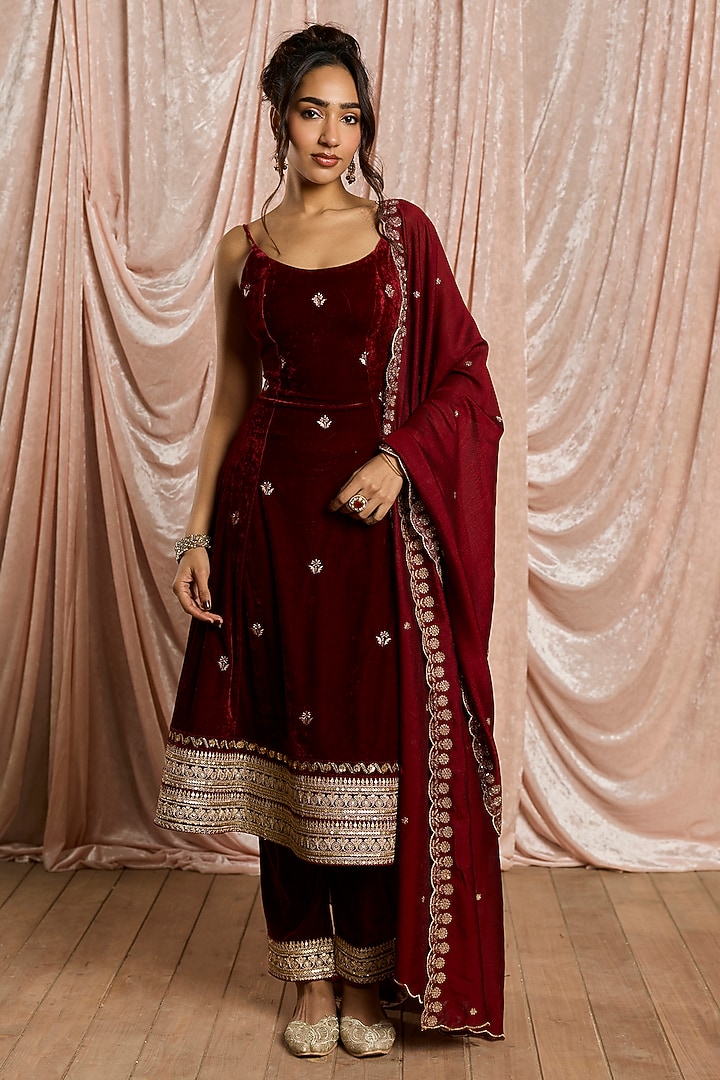 Burgundy Velvet Embroidered Kurta Set by Saanjh by Lea at Pernia's Pop Up Shop