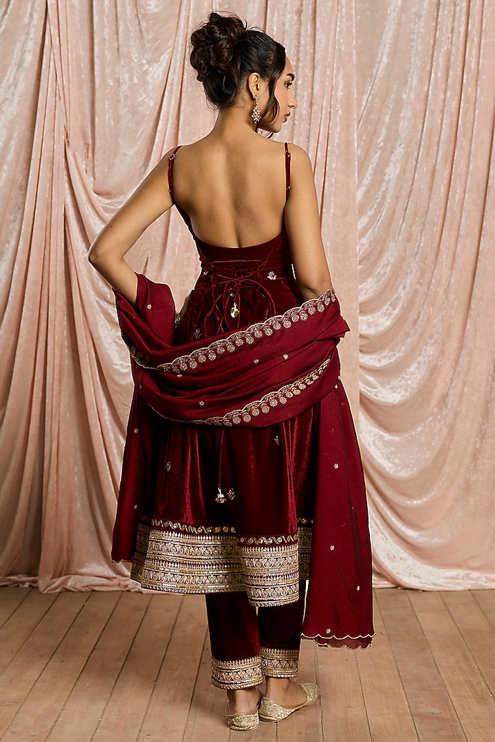 Burgundy Velvet Embroidered Kurta Set by Saanjh by Lea at Pernia's Pop Up Shop