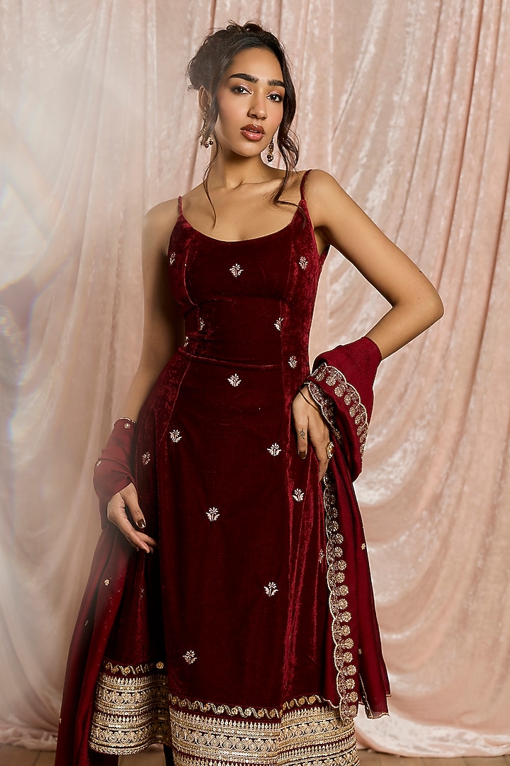 Burgundy Velvet Embroidered Kurta Set by Saanjh by Lea at Pernia's Pop Up Shop
