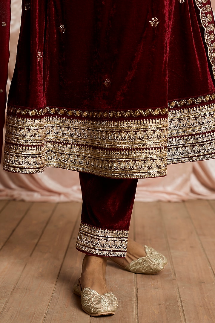 Burgundy Velvet Embroidered Kurta Set by Saanjh by Lea at Pernia's Pop Up Shop