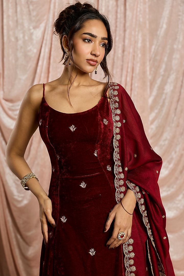Burgundy Velvet Embroidered Kurta Set by Saanjh by Lea at Pernia's Pop Up Shop