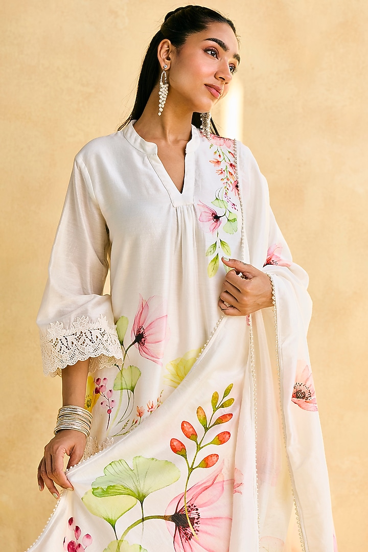 White Chanderi Floral Printed & Hand Embroidered Kurta Set by Saanjh by Lea at Pernia's Pop Up Shop