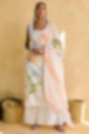 White Chanderi Floral Printed & Hand Embroidered Kurta Set by Saanjh by Lea at Pernia's Pop Up Shop