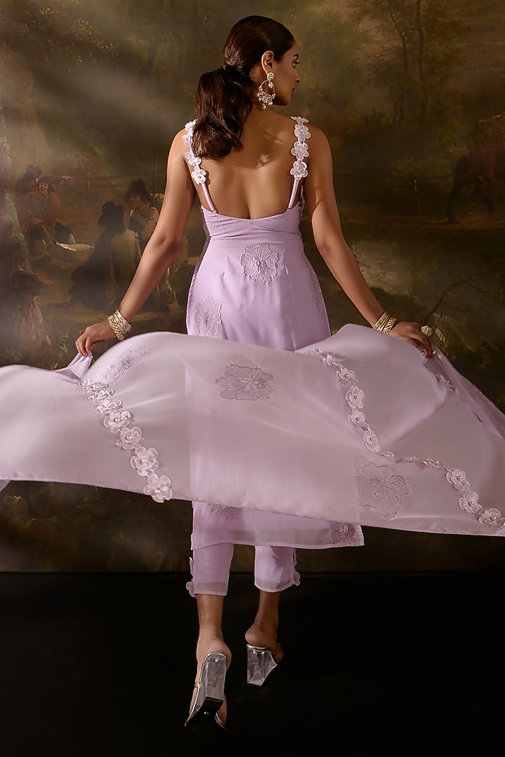 Lavender Georgette Floral Embroidered Kurta Set by Saanjh by Lea at Pernia's Pop Up Shop