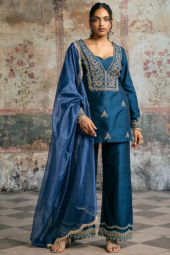 Amber Blue Raw Silk Silver Hand Embroidered Kurta Set by Saanjh by Lea at Pernia's Pop Up Shop