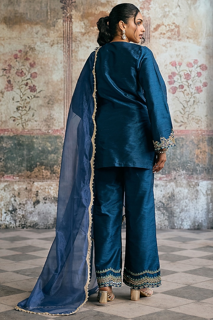 Amber Blue Raw Silk Silver Hand Embroidered Kurta Set by Saanjh by Lea at Pernia's Pop Up Shop