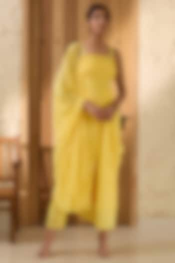 Yellow Georgette Floral Embroidered Kurta Set by Saanjh by Lea