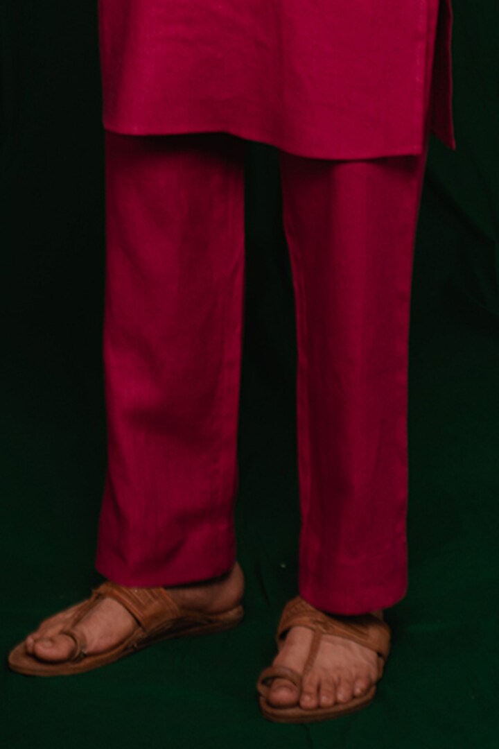 Pink Linen Kurta Set by Saphed Men at Pernia's Pop Up Shop