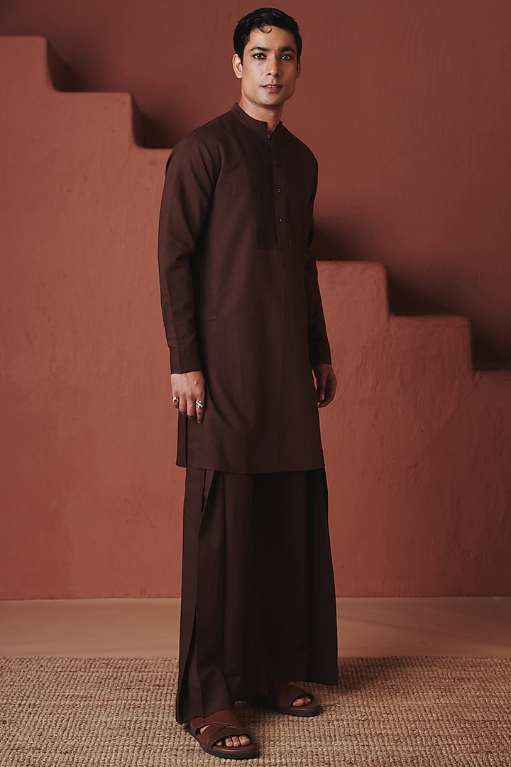 Coffee Brown Cotton Linen Kurta Set by Saphed Men at Pernia's Pop Up Shop