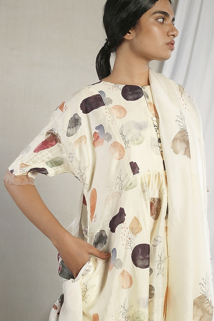 White Kurta Set With Polka Dots by Sneha Arora at Pernia's Pop Up Shop