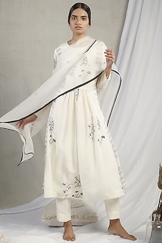 White Floral Printed Kurta Set by Sneha Arora
