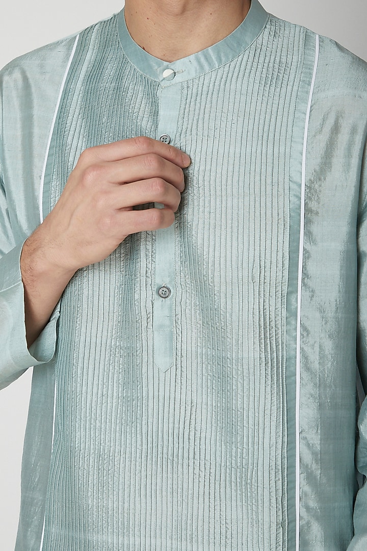 Turquoise Detailed Silk Kurta by Sneha Arora Men at Pernia's Pop Up Shop