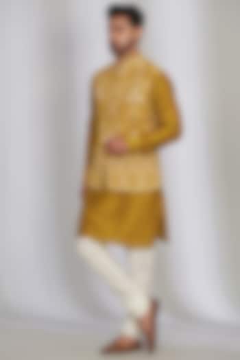 Mustard Matka Silk Embroidered Bundi Jacket Set by SARAN KOHLI