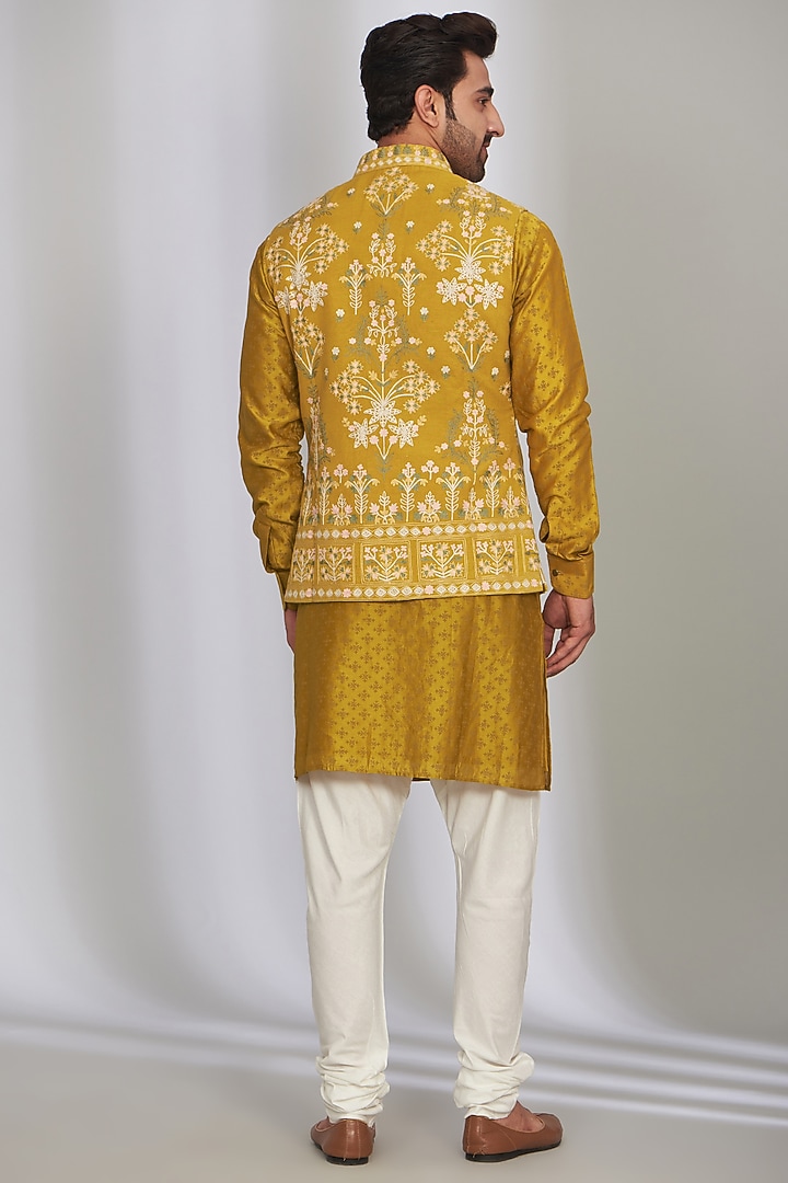Mustard Matka Silk Thread Work Bundi Jacket Set by SARAN KOHLI at Pernia's Pop Up Shop