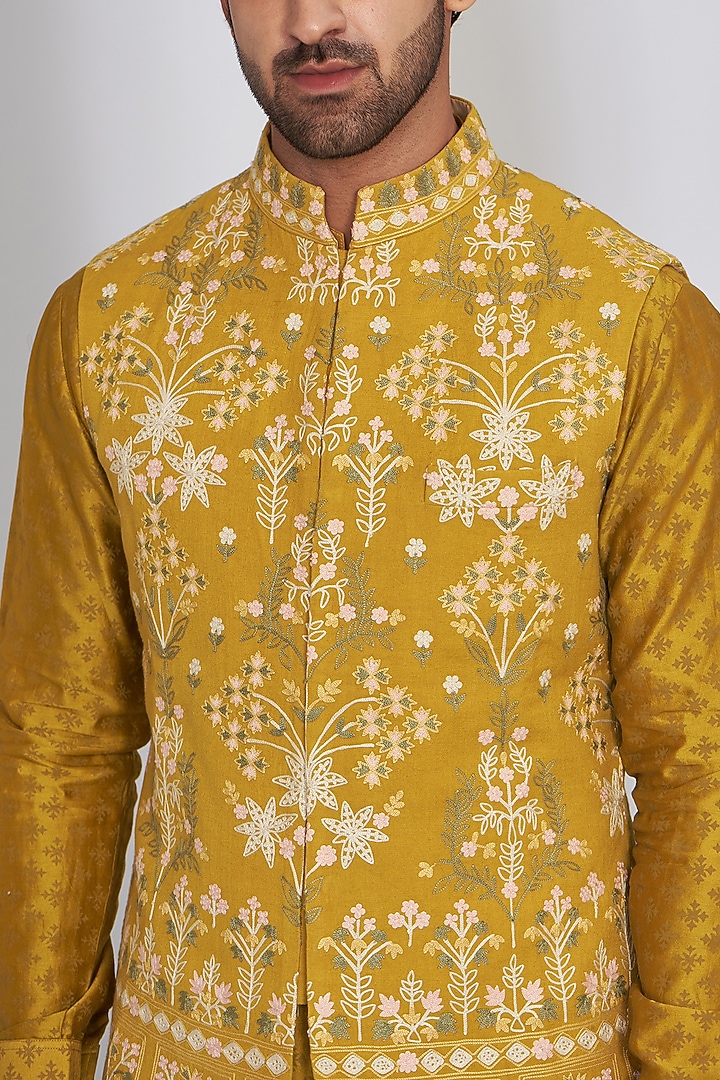 Mustard Matka Silk Thread Work Bundi Jacket Set by SARAN KOHLI at Pernia's Pop Up Shop