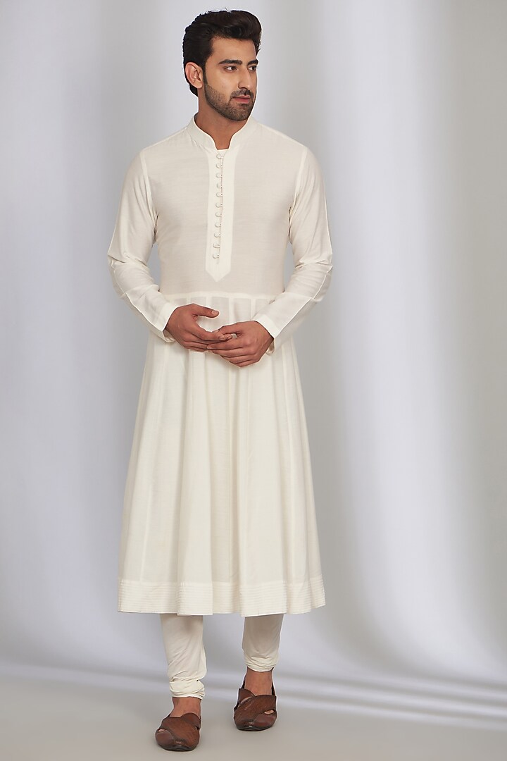 White Silk Groom Sherwani Set by SARAN KOHLI at Pernia's Pop Up Shop