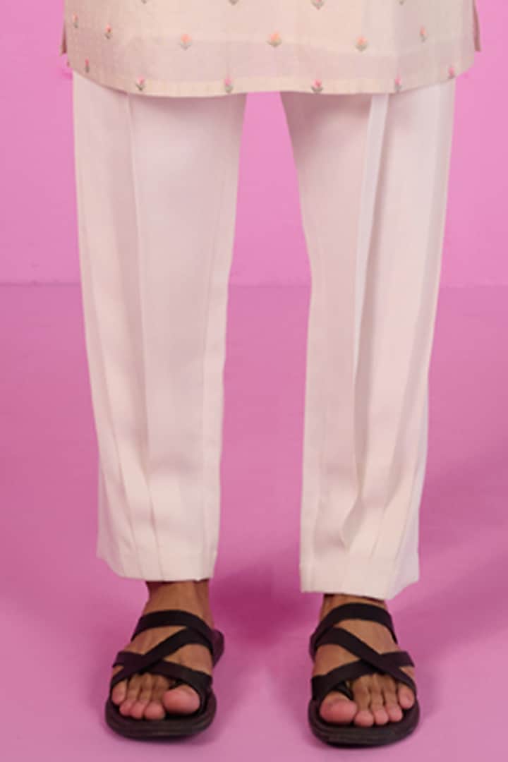 Light Pink Silk Mirror Embroidered Kurta Set by SARAN KOHLI at Pernia's Pop Up Shop