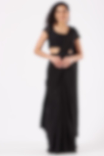 Black Embroidered Wedding Saree Set by Sangeeta Swati at Pernia's Pop Up Shop