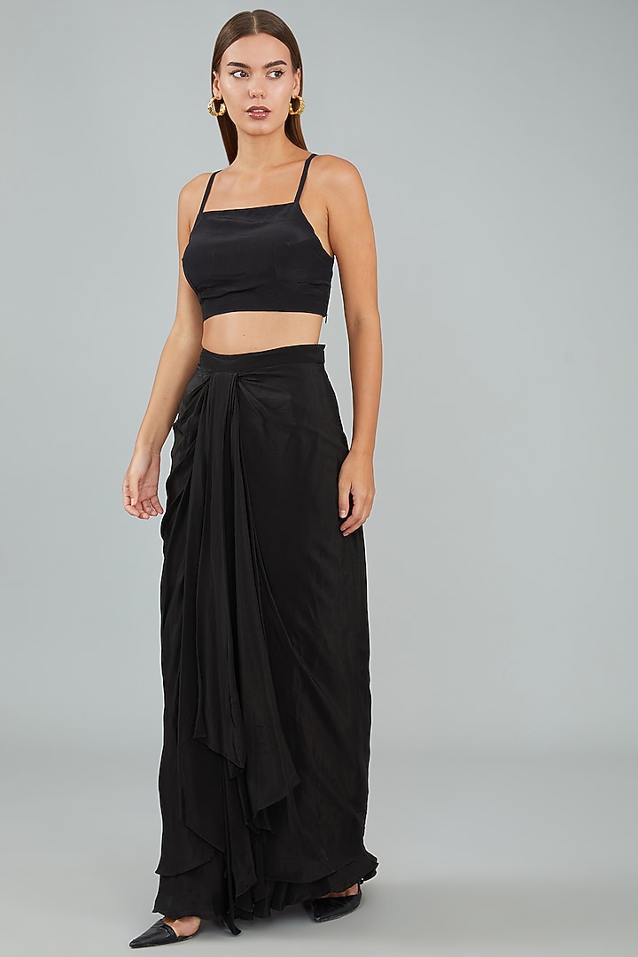 Black Viscose Crepe Hand Embellished Jacket Wedding Saree Set by Sangeeta Swati at Pernia's Pop Up Shop