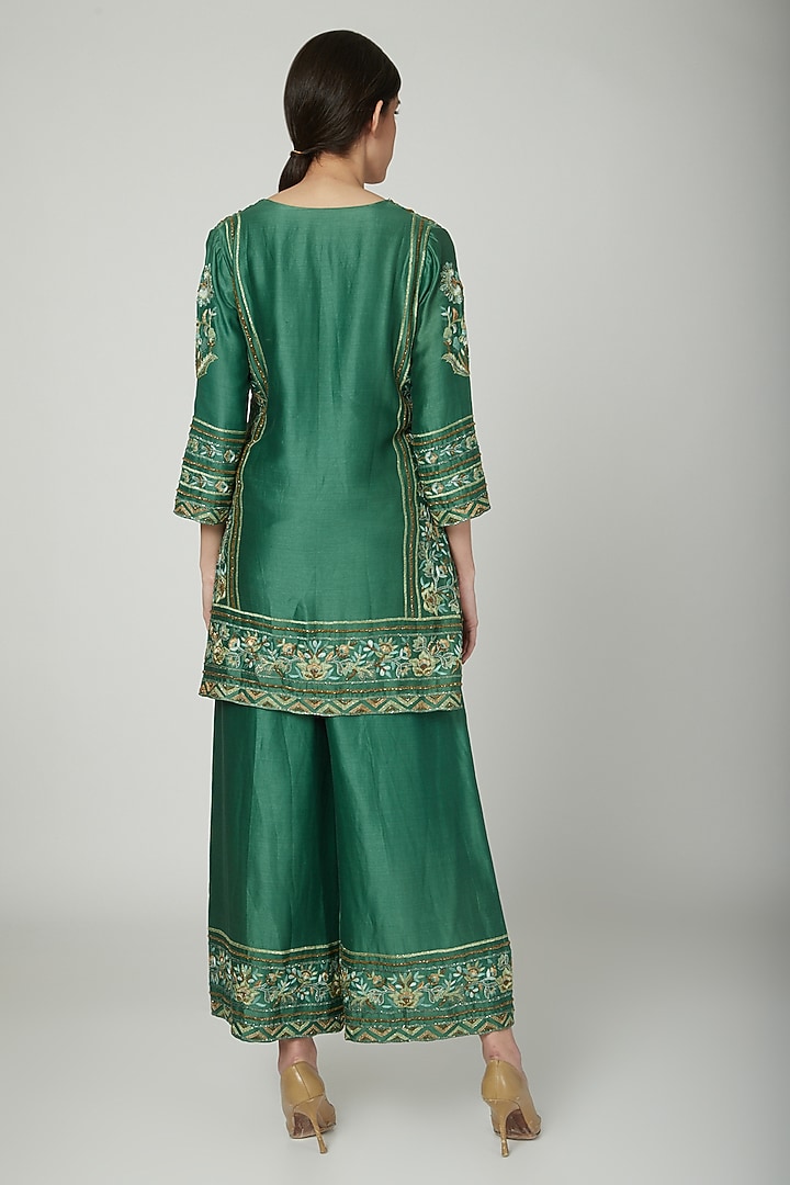 Green & Gold Embroidered Kurta Set by Samatvam By Anjali Bhaskar at Pernia's Pop Up Shop