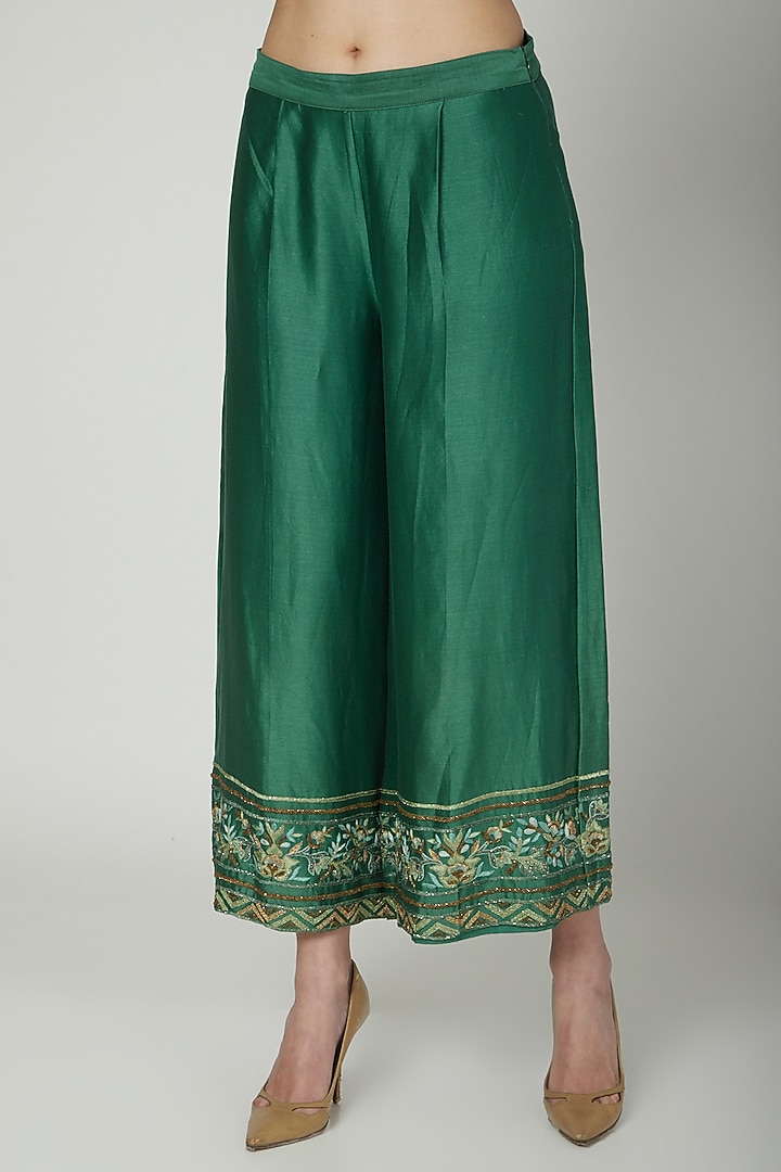 Green & Gold Embroidered Kurta Set by Samatvam By Anjali Bhaskar at Pernia's Pop Up Shop