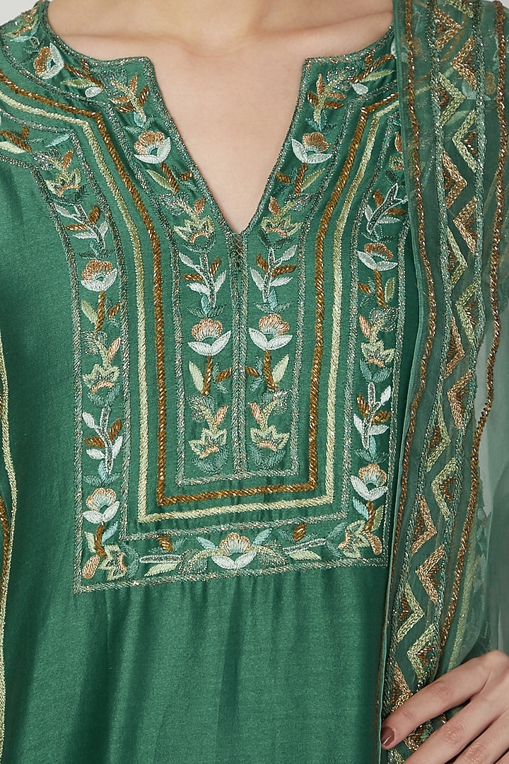 Green & Gold Embroidered Kurta Set by Samatvam By Anjali Bhaskar at Pernia's Pop Up Shop