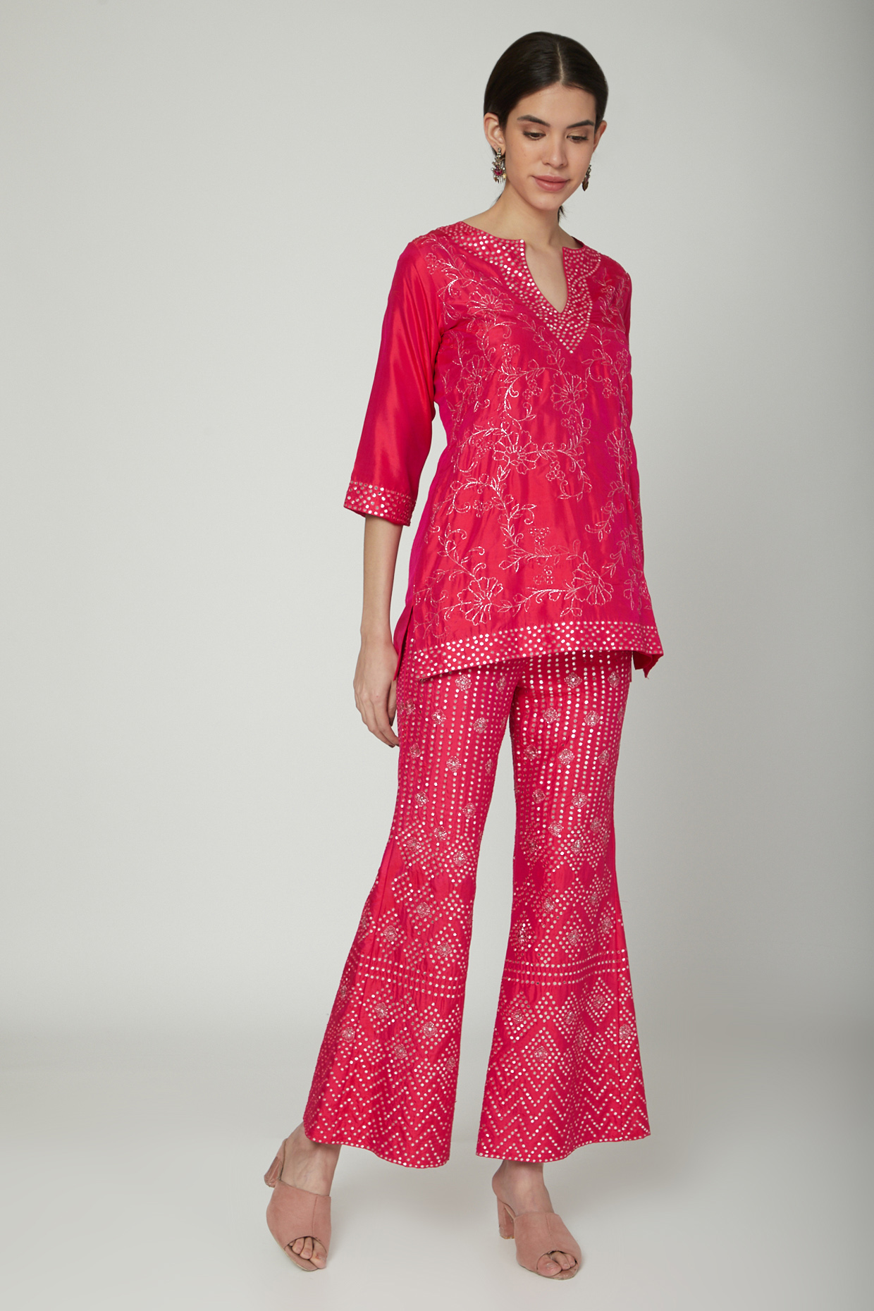 Fuchsia Hand Embroidered Kurta Set by Samatvam By Anjali Bhaskar