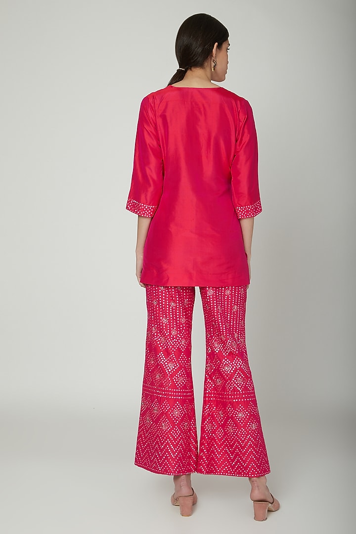 Fuchsia Hand Embroidered Kurta Set by Samatvam By Anjali Bhaskar at Pernia's Pop Up Shop